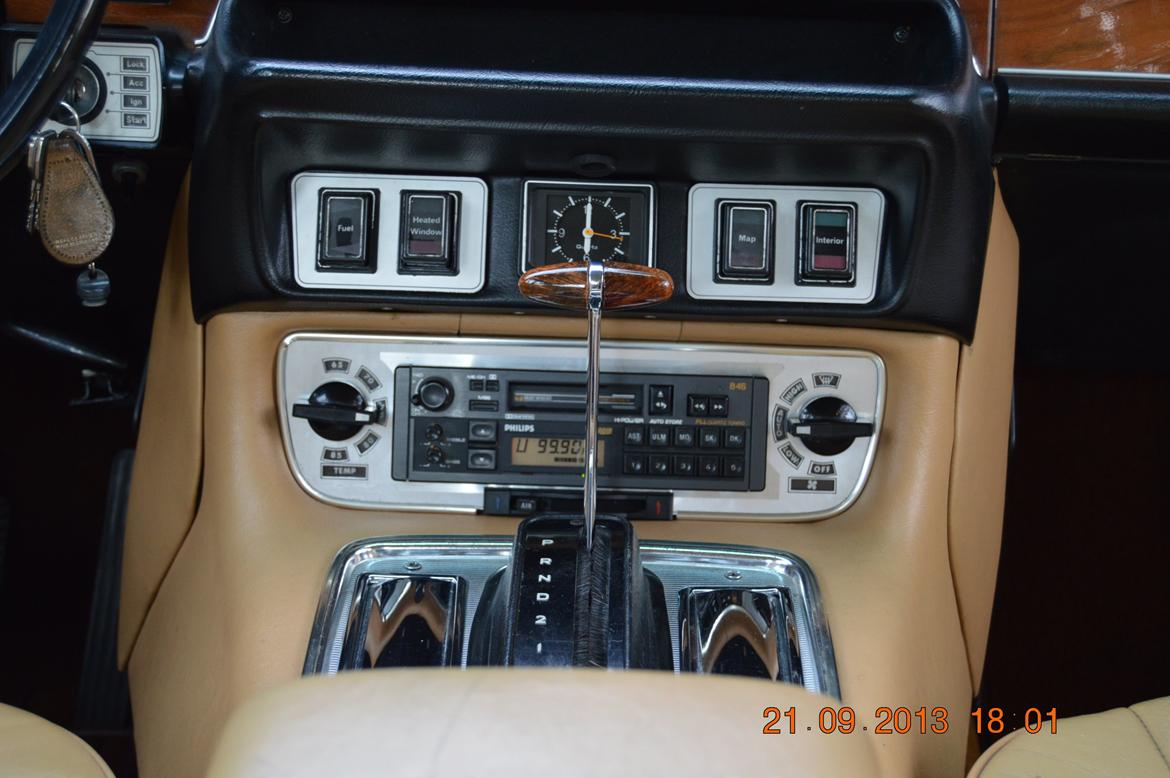 Jaguar XJ 3,4 L - Klima anlægget styres med de her 2 drejeknapper. Den højre på "auto" og temperatur på den venstre. Så styrer automatikken resten. Og den er via vacuum. Så hvis ingen vacuum - så ingenting der virker. 
Når det virker - som det gør - en fornøjelse billede 8