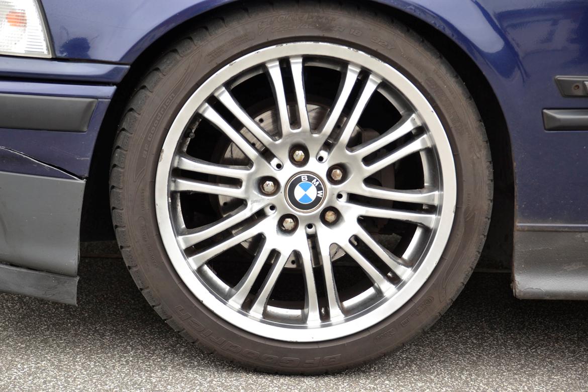 BMW E36 320i baravia - 18 tommer M3 fælge :) billede 8