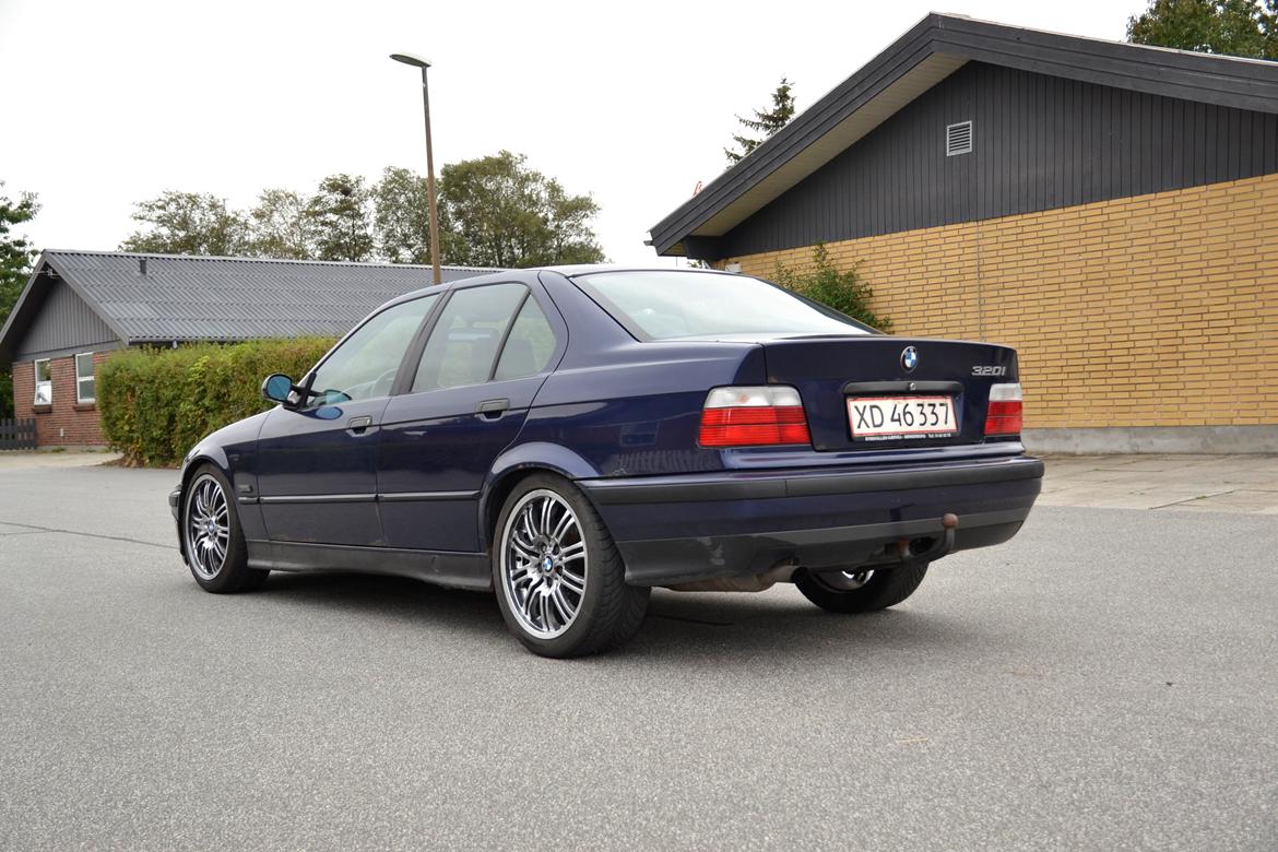 BMW E36 320i baravia - aftageligt træk billede 4