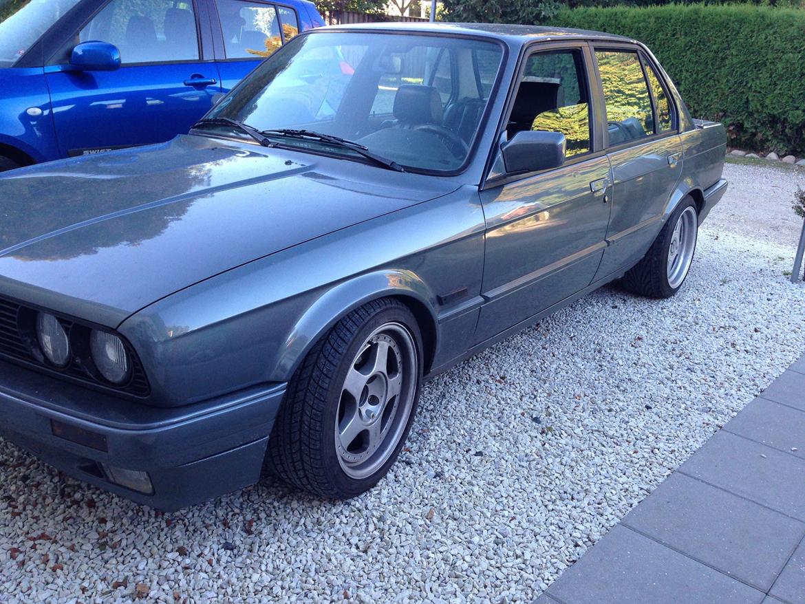 BMW E30 billede 1