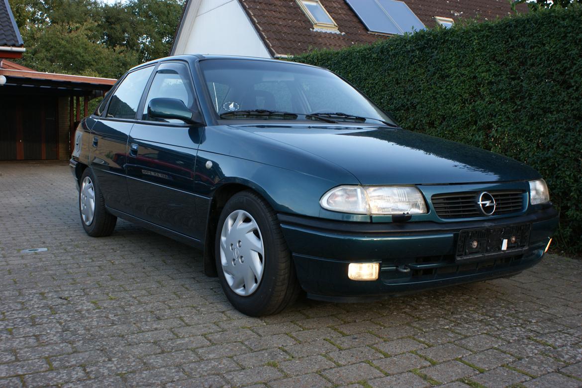 Opel Astra F Sedan billede 2
