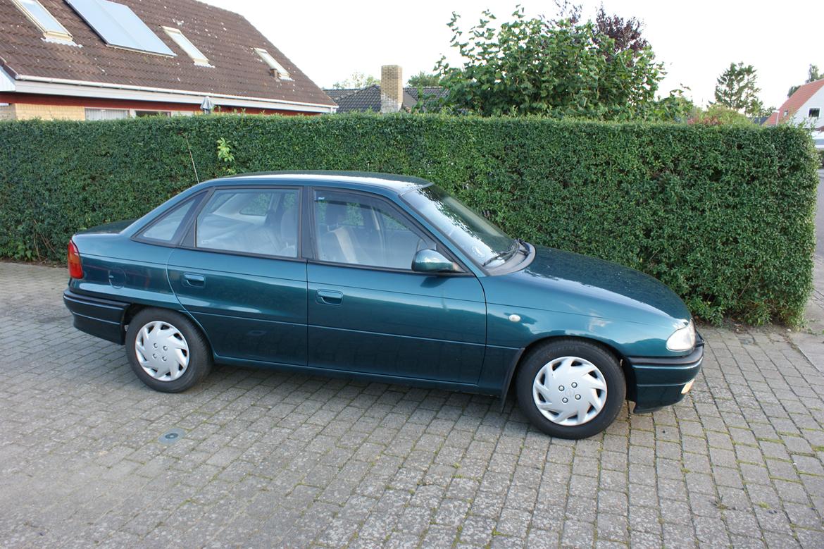 Opel Astra F Sedan billede 4