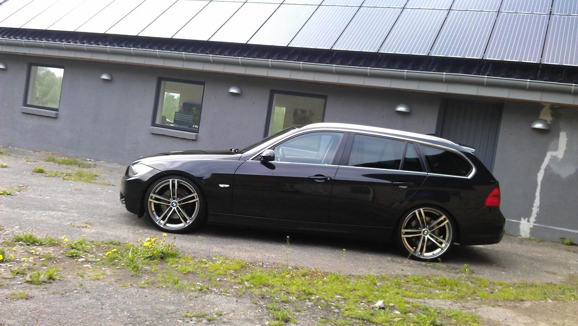 BMW 335d Touring van - solceller, men det er noget helt andet sådan en 335d tænder på... billede 13