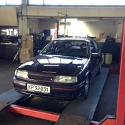 Opel Vectra A GT (totalskadet)