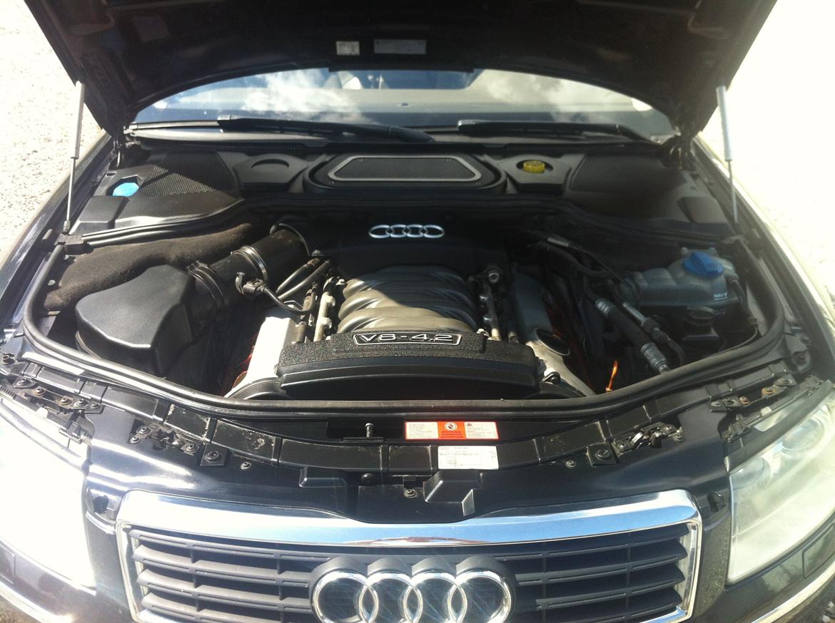 Audi A8 4,2 V8 Quattro billede 9