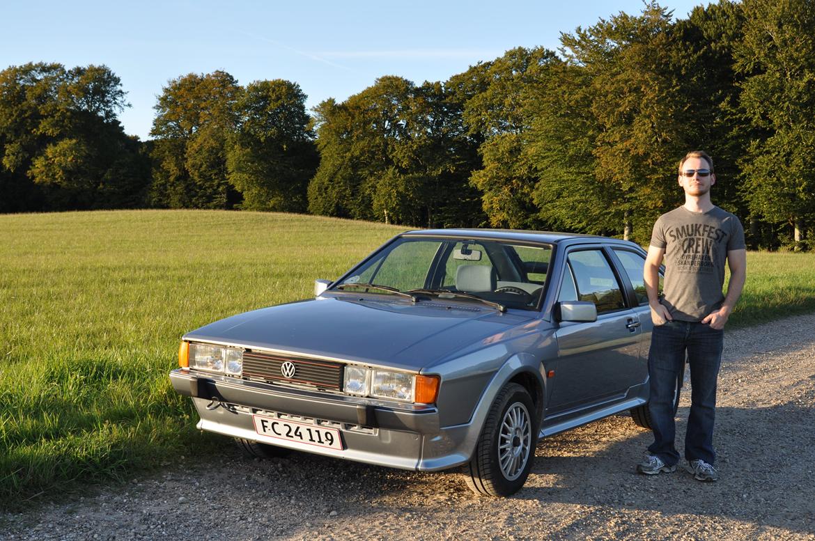 VW Scirocco - Super badass guy, stading in the sunlight, with his shades on! billede 8
