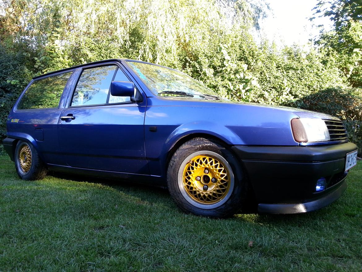 VW POLO FOX FANTASY - Blinklysene er nu tonet sorte, da jeg syntes at det er væsentligt pænere end de gamle gule..  Men skal jeg anskaffe mig nogle klare blink i stedet for ? billede 3