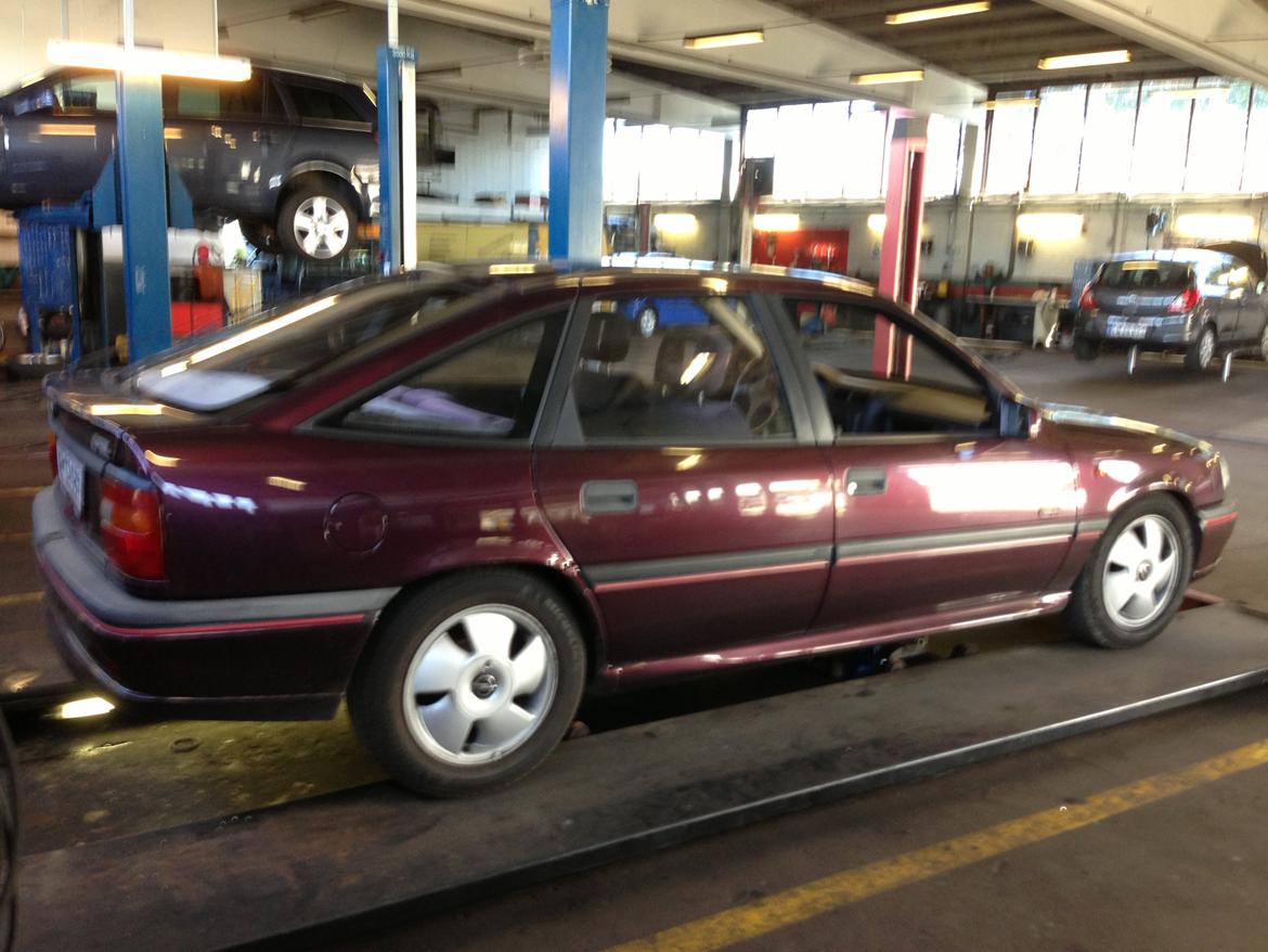 Opel Vectra A GT (totalskadet) billede 4