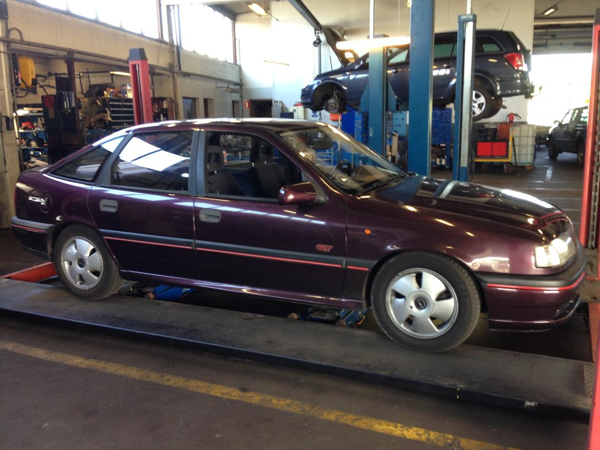 Opel Vectra A GT (totalskadet) billede 5