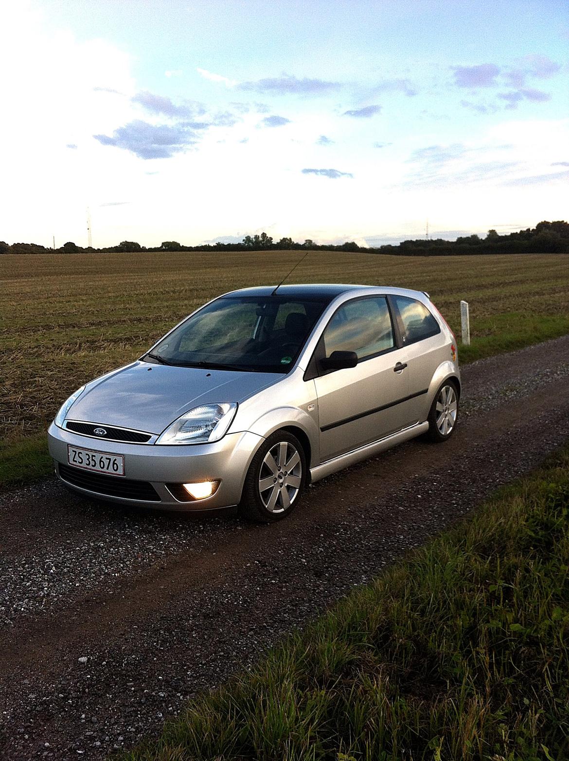 Ford Fiesta Ghia billede 2