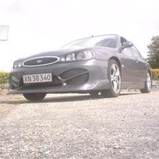 Ford Mondeo Flair.