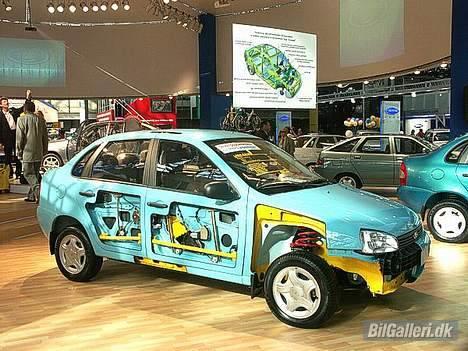 Lada 111 1,5 GTE 16V - Sikkerhet blir for en gangs skyld prioritert: Doble aibags, stålbjelker, og den skal etter planen også gjennom Ncap. billede 11