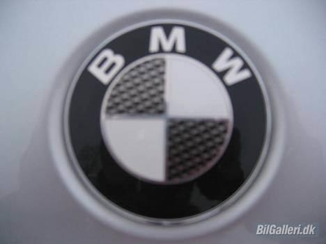 BMW E87 - 118D - Carbon emblem billede 5