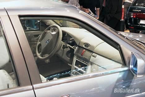 Lada 111 1,5 GTE 16V - Interiøret i Priora. Det ser pr. 2005 ganske moderne ut. billede 14