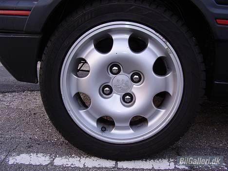 Peugeot 205 1.6 GTI - Fælgene er solgt billede 12