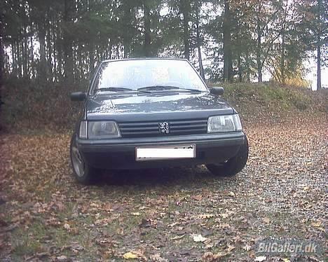Peugeot 205 Xri - Total Skadet billede 1