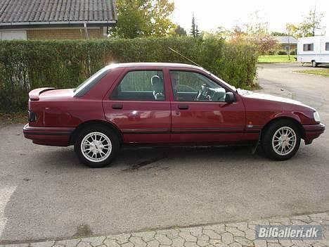 Ford Sierra solgt og brændt  - skal lige et par centimeter tættere på jordens overflade billede 2