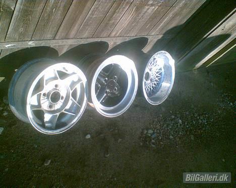 Ford capri 2.3/2.8i  - til højer:9x13 comprmotive miden:8x13 Revolution venste:7x13ats er helt tosset med gamle brede fælge. billede 15