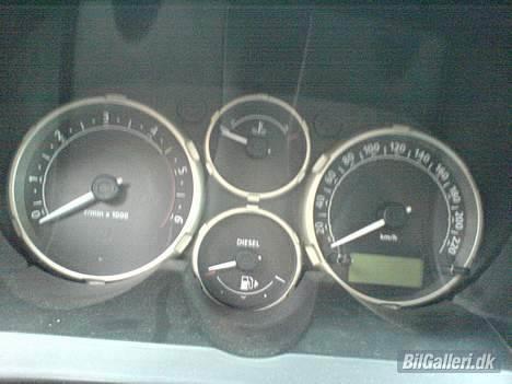 Land Rover Freelander S Aut. - Speedometeret, grønt lys om aftenen  billede 3