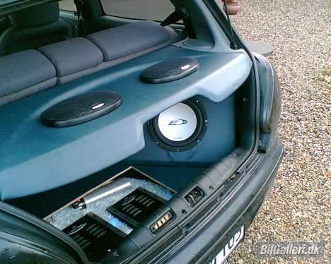 Fiat Bravo - Så er baskassen lavet.. Den skal dog betrækkes om, da læderen slap op! Senere kommer der en ny baskasse til venstre side..  billede 15