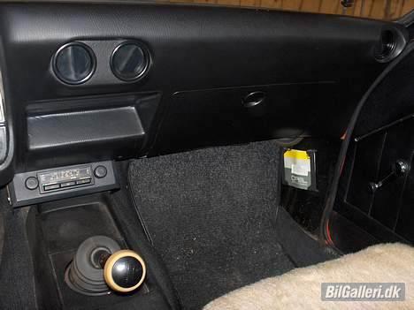 Opel Manta A 1900S  - originalt instrumentbord  (ikke skåret hul til radio) billede 13