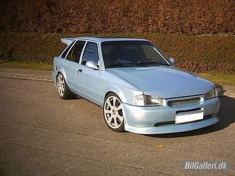 Ford Escort RS turbo - Skråt fra siden der med den ændrede cossi front... (sideskørter på vej) billede 10