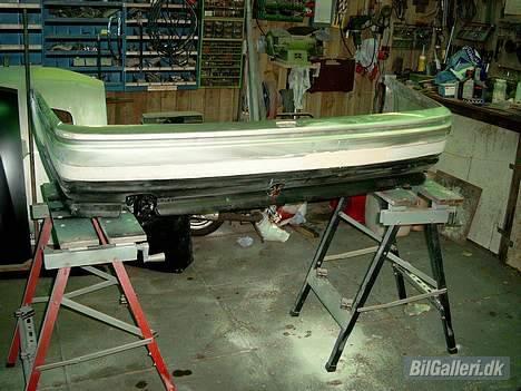 Ford Escort RS turbo - Bagskørte da jeg var igang med det (anhængertræk spartlet væk rs underdel indspartlet og rs mærke fjernet på underlæbe) billede 16