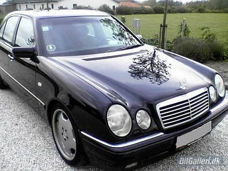 Mercedes Benz E300 TD (SOLGT) billede 1