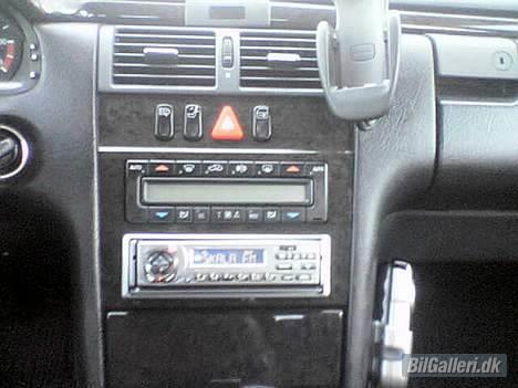 Mercedes Benz E300 TD (SOLGT) billede 2