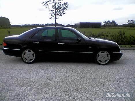 Mercedes Benz E300 TD (SOLGT) billede 4