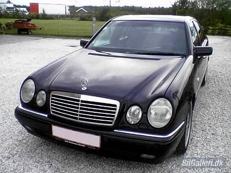 Mercedes Benz E300 TD (SOLGT) billede 5