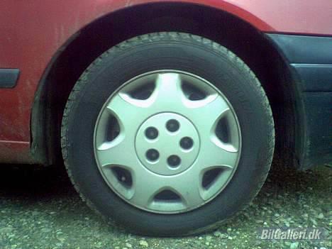 Toyota Carina E SOLGT billede 5