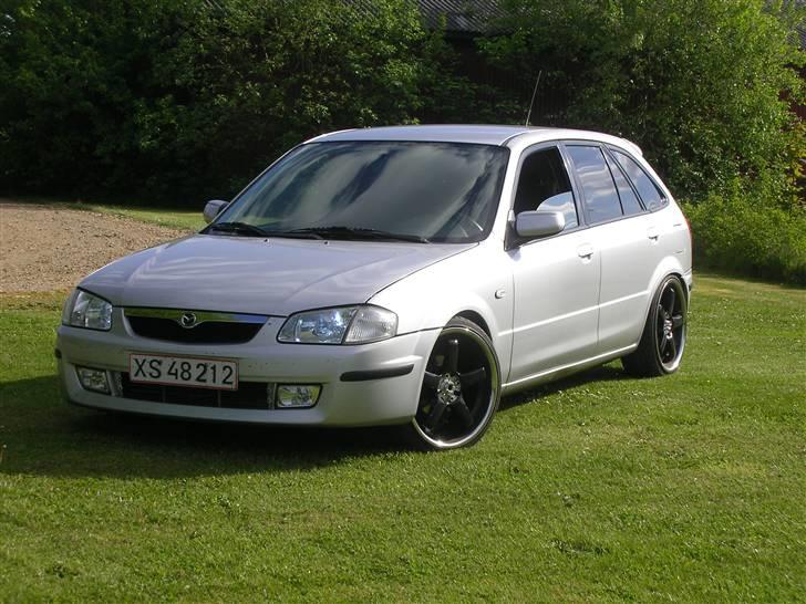 Mazda 323f SLX   --SOLGT-- - Som den ser ud i 2009 med de nye 18" billede 1
