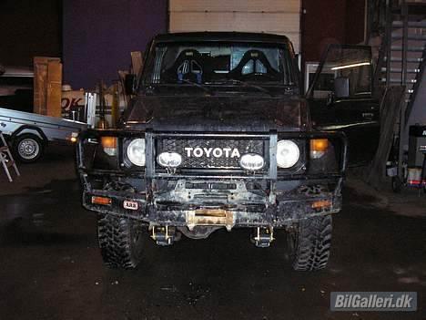 Toyota landcruiser solgt - klar til syn billede 8