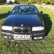 BMW E36 320i