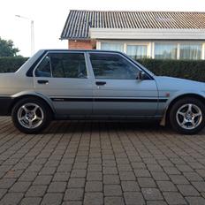 Toyota Corolla  1,6. (AE82) Sedan! ( KNUST :'( )