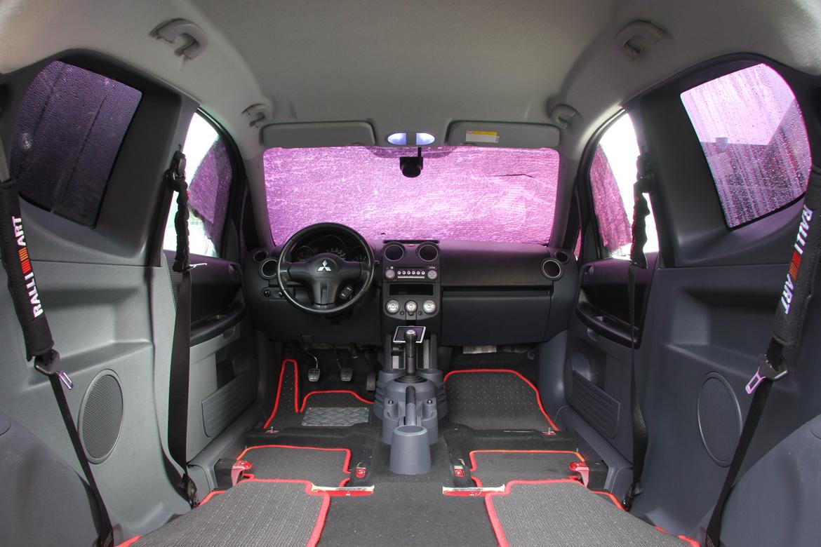Mitsubishi Colt Z30 - Interiøret uden sæder. billede 10