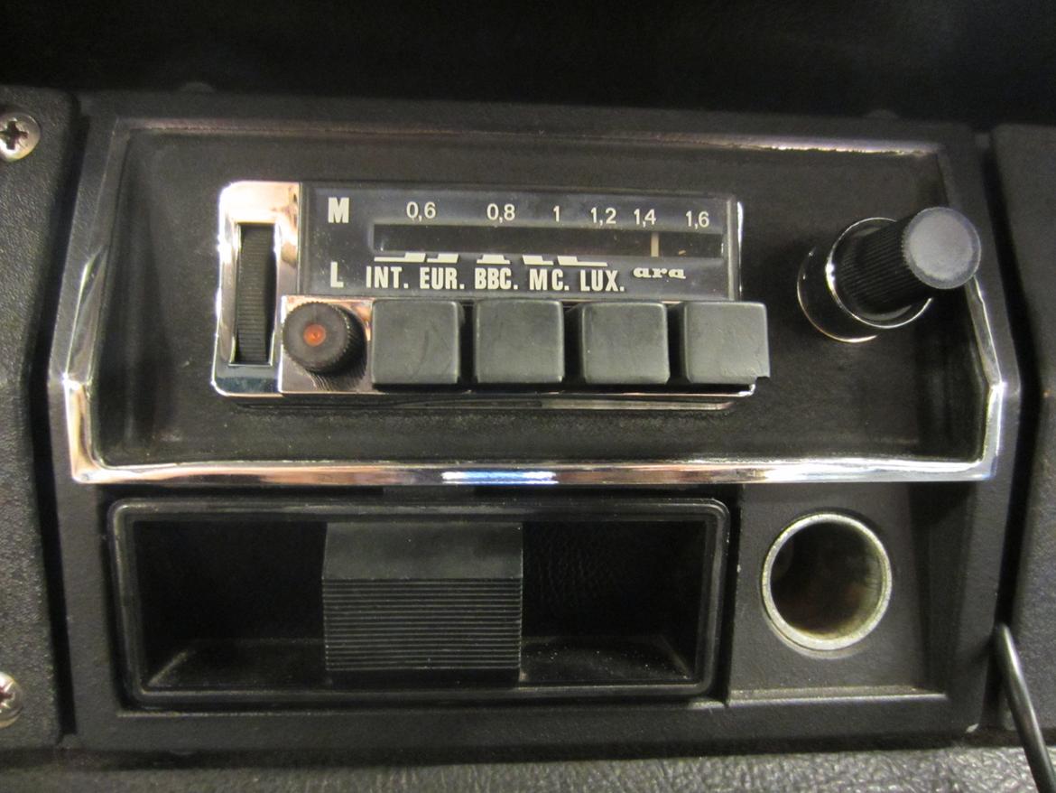 Citroën ds 20 - radioen er købt i Frankrig, og er en am radio, jeg har tilsluttet en mp3 afspiller, det fungerer fint. billede 12