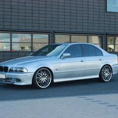 BMW E39 528i