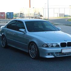 BMW E39 528i