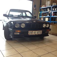 BMW E30 320