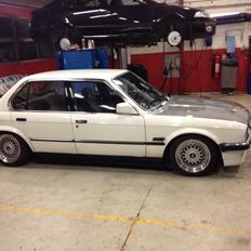 BMW E30 320I