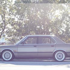 BMW E28 525i