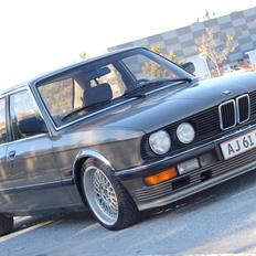 BMW E28 525i