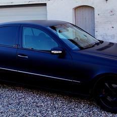 Mercedes Benz W211 E220