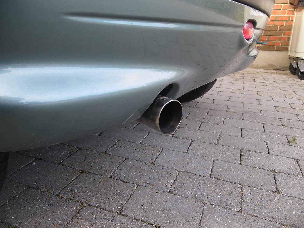 Peugeot 206 1.4 XR - Afgangsrøret! Den larmer lidt ;) billede 11