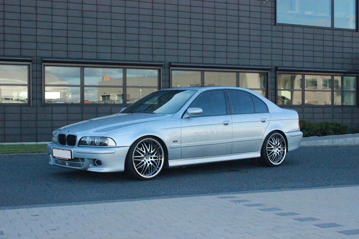 BMW E39 528i billede 1