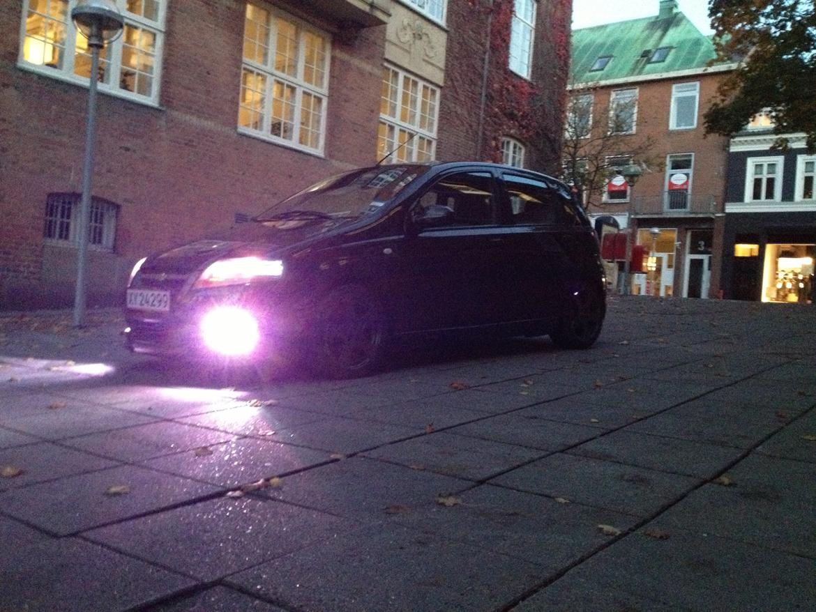 Chevrolet Kalos - Lilla xenon i tågelyset 
og nogle kina H4 Pære i nær  billede 2