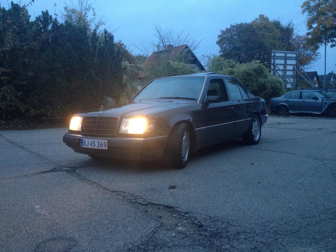 Mercedes Benz W124 300 E-24 billede 13