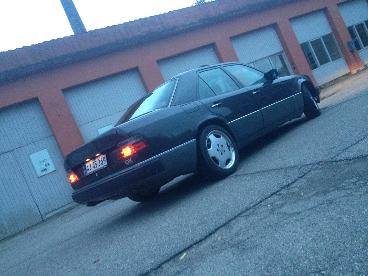 Mercedes Benz W124 300 E-24 billede 15